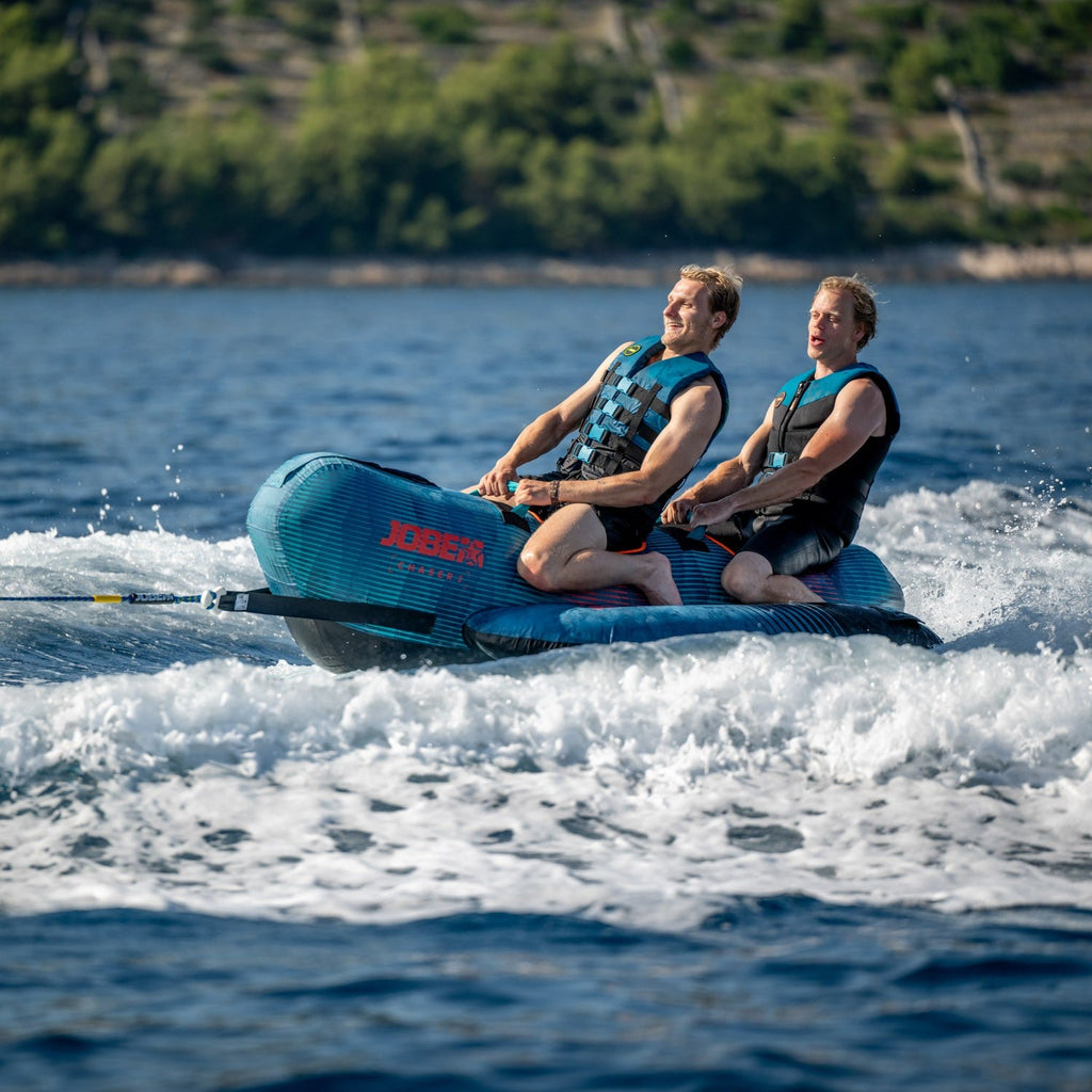 JOBE Chaser Towable 2P Funtube im Einsatz hinter dem Boot