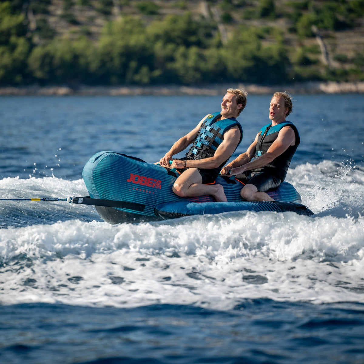 JOBE Chaser Towable 2P Funtube im Einsatz hinter dem Boot